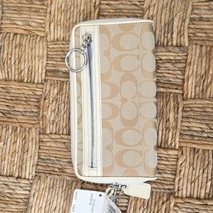 Daisy wallet nwt